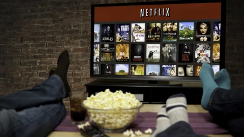 Khi "cày phim" không còn là mốt: Netflix đang bị TikTok và YouTube dồn vào thế bí?