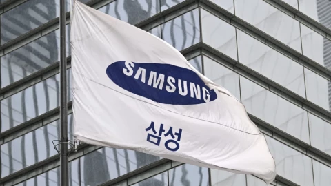 Ngày Samsung báo lãi kỷ lục gấp 18 lần là ngày nội bộ Samsung chia làm hai