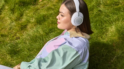 JBL Việt Nam mở bán 2 tai nghe chống ồn pin “vô địch” phân khúc, hỗ trợ cá nhân hóa sâu