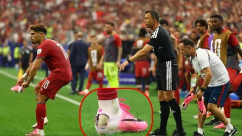 Giày khoét gót và tất thủng lỗ: Chiêu "độ" đồ đấu cực dị của các ngôi sao World Cup