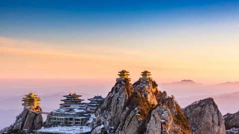 Việc nhẹ lương cao có thật: Khu du lịch Trung Quốc tuyển người ngắm mây, bao ăn ở kèm lương khủng 230 triệu