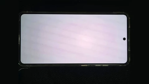 Galaxy S26 Ultra dính lỗi ám đỏ màn hình: Samsung đang điều tra, tính năng chống nhìn trộm là "thủ phạm"?