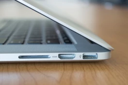 Vì sao cổng HDMI "tuyệt chủng" trên laptop hiện đại?