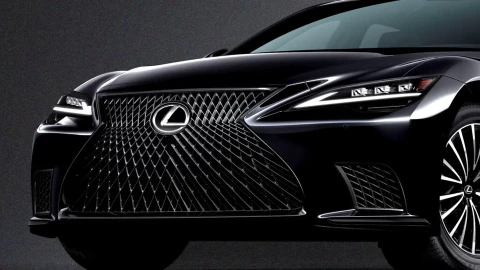 Lexus LS kéo dài tuổi thọ: Chỉ còn bản hybrid, tương lai có thể là minivan 6 bánh?