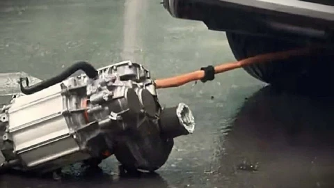BYD Tang.... rớt động cơ khi lội nước :D Hãng giải thích thế nào?