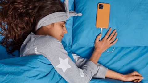 Đến mức này cơ à? Người Mỹ băn khoăn có phải iPhone là thủ phạm khiến người Mỹ ít sinh con hơn?