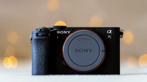 Sony A7C II: Chiếc máy ảnh full-frame "quốc dân" vẫn chưa tìm thấy đối thủ xứng tầm