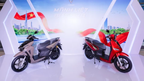 VinFast ra mắt hai xe máy điện cốp rộng, vọt khỏe và có tùy chọn đổi pin cực tiện