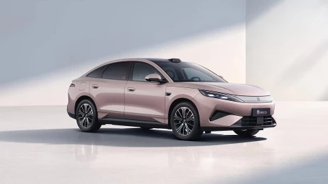 BYD Qin MAX lộ diện: Sạc siêu tốc 5 phút 70% pin, tăng tốc 5 giây, định vị giữa Qin L và Han.