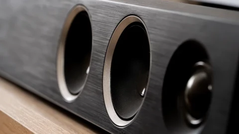 Tại sao bạn không nên dùng loa soundbar của TV cho máy tính?
