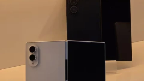 Ngay mai chúng ta sẽ thấy điện thoại gập tỷ lệ 4:3 đầu tiên của Samsung