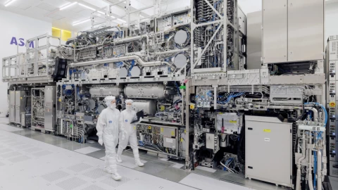 "Bán cuốc xẻng" thời AI, ASML sắp trở thành thế lực nghìn tỷ USD đầu tiên của châu Âu?