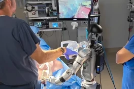 Bước đột phá y học: Robot hình người hoàn thành ca cắt túi mật đầu tiên