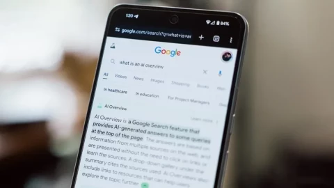 Reddit và loạt trang tin lớn dọa "nghỉ chơi" với Google: AI Search nuốt trọn người dùng, traffic tụt không phanh