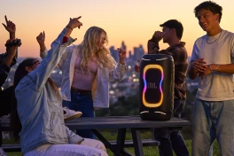 JBL ra mắt PartyBox 330 và PartyBox 130 tại Việt Nam: Thiết kế lục giác mới, tích hợp công nghệ AI Sound Boost