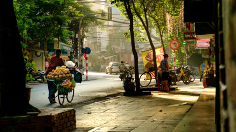 Trời nắng nóng như thiêu, ra đường thành "tôm luộc," khi nào thì Hà Nội mới có mưa?