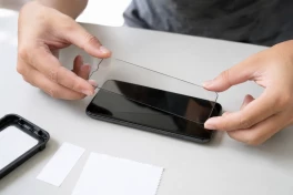 Ai nên bỏ miếng dán cường lực màn hình điện thoại?