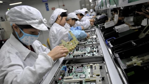 "Đến hẹn lại lên", Foxconn tuyển hàng chục nghìn công nhân, "thưởng nóng" nghìn đô chuẩn bị cho đợt sản xuất iPhone 18 Pro