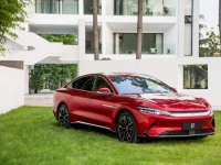 Cơn khát chip nhớ AI lan sang ngành ô tô: GM báo tăng chi phí hàng tỷ USD, BYD tăng giá tính năng tự lái