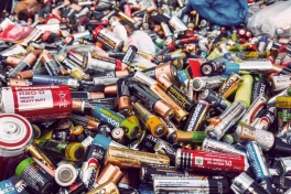 Mặt trái của pin lithium