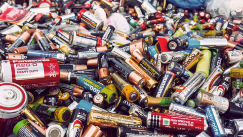 Mặt trái của pin lithium