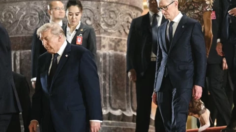Ông Trump bị mắc kẹt: Sử dụng chip Trung Quốc thì rẻ, nhưng sẽ hủy hoại nước Mỹ