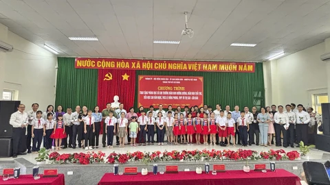 VNPT trao tặng "phòng học số" cho học sinh Côn Đảo