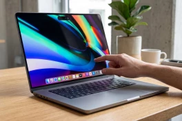 Ai mua nổi MacBook Ultra?