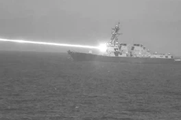 Trung Quốc có thể biến tàu hàng dân sự thành nền tảng vũ khí laser, mở ra kịch bản “hàng trăm tàu chiến chỉ sau một đêm”?