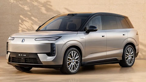 BYD ra mắt Denza N8: Pin khủng hơn 130 kWh, tầm vận hành 1.000 km, tốc độ sạc đầy tính bằng phút