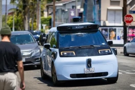 Waymo đưa hơn 3.200 robotaxi Zeekr sang Mỹ: chịu thuế gấp đôi vẫn rẻ!
