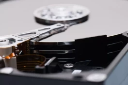 So sánh độ bền 440.000 ổ cứng: WD và HGST vượt trội, Seagate, Toshiba đuối sức sau 5 năm