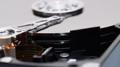 So sánh độ bền 440.000 ổ cứng: WD và HGST vượt trội, Seagate, Toshiba đuối sức sau 5 năm