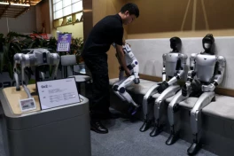 Robot hình người Trung Quốc chạy và nhảy hơn cả người