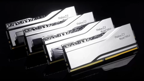 Bỏ quên 3 kit RAM xịn ở biệt thự nghỉ dưỡng, game thủ ngỡ ngàng vì vô tình "lãi" hơn 3.000 USD nhờ bão giá