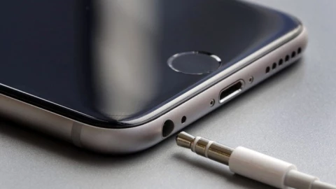 4 tính năng thiết thực đang biến mất một cách đáng tiếc trên smartphone