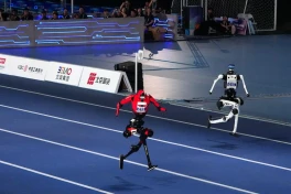 Robot hình người đã chạy nhanh hơn Usain Bolt. Giờ sao?