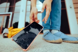 Miếng dán màn hình bảo vệ smartphone ra sao và chúng ta phải đánh đổi gì?