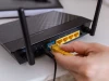 Bỏ Wi-Fi cắm dây cho nhanh, ai ngờ mạng còn chậm hơn vì chọn sai cổng sau router