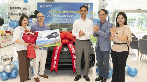 Mua TV Sony 75 inch, một khách hàng ở Hà Nội trúng xe Toyota Camry hơn 1,2 tỷ đồng