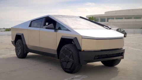 Nghịch lý: Chiếc xe này của Tesla doanh số tụt không phanh, nhưng giờ muốn mua phải mất thêm hơn trăm triệu