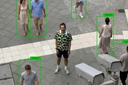 Mặc chiếc áo này ra đường, bạn sẽ "tàng hình" trước camera giám sát AI