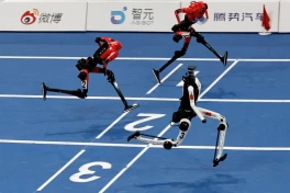 Bí ẩn đằng sau bước chạy lạ của robot Trung Quốc chạy nhanh hơn Usain Bolt