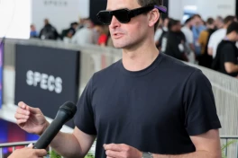 Bên trong "canh bạc" Specs: tỷ phú Evan Spiegel cô độc chống lại cả Wall Street
