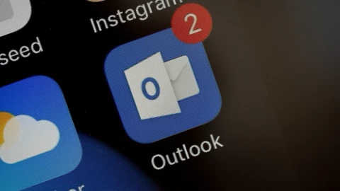 Outlook tê liệt nhiều giờ, Microsoft giải thích lý do