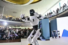 Robot hình người đổ bộ: Sản phẩm mới nhiều như xe hơi, "đại đào thải" đã cận kề?
