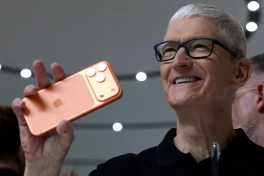 Tim Cook mỗi ngày kiếm được 3 triệu USD trong suốt 15 năm làm CEO Apple
