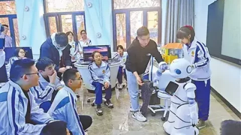 Trí tuệ nhân tạo có thể hỗ trợ việc giảng dạy liên ngành như thế nào?