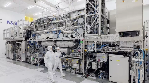 Cuộc đua AI buộc cả TSMC, Samsung và Intel dốc tiền mua cỗ máy đắt gấp 4 lần tiêm kích F-35