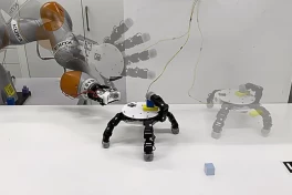 Robot hình chiếc vòng nhảy không ngừng